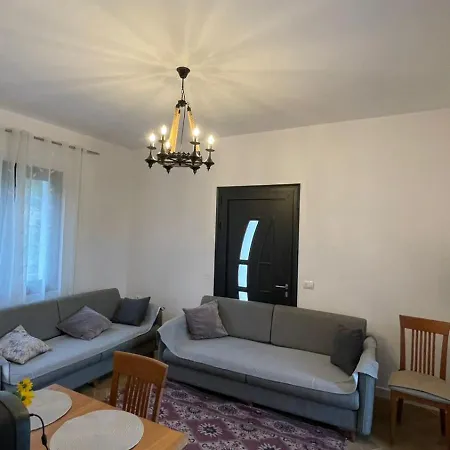 Villa Bujtina Halili Two Bedrooms Gjinar