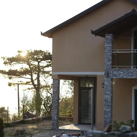 Villa Bujtina Halili Two Bedrooms Gjinar