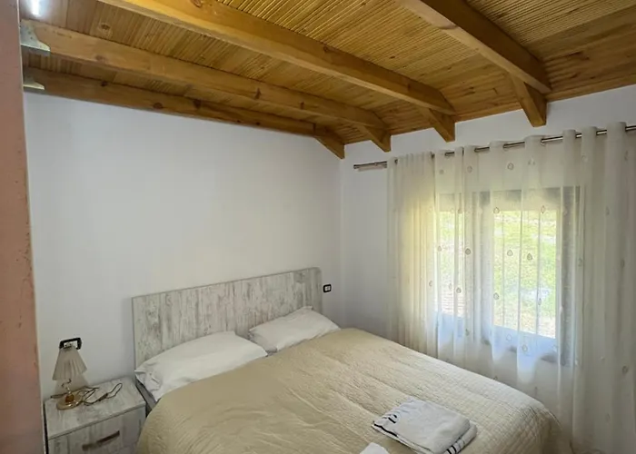 Bujtina Halili Two Bedrooms Gjinar