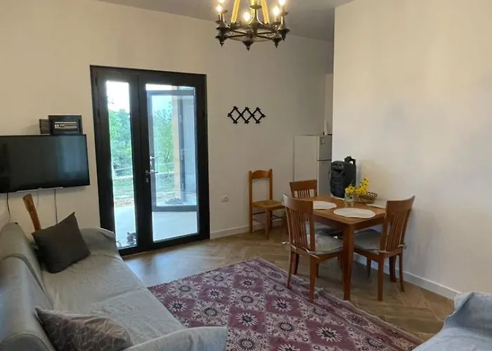 Bujtina Halili Two Bedrooms * Gjinar