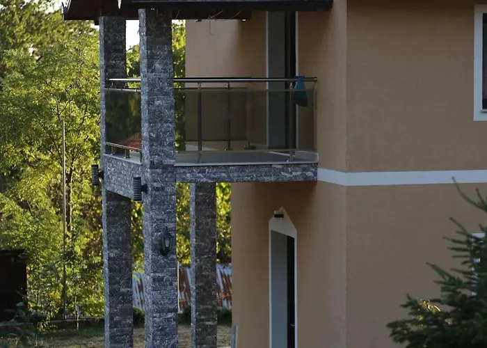 Bujtina Halili Two Bedrooms 别墅